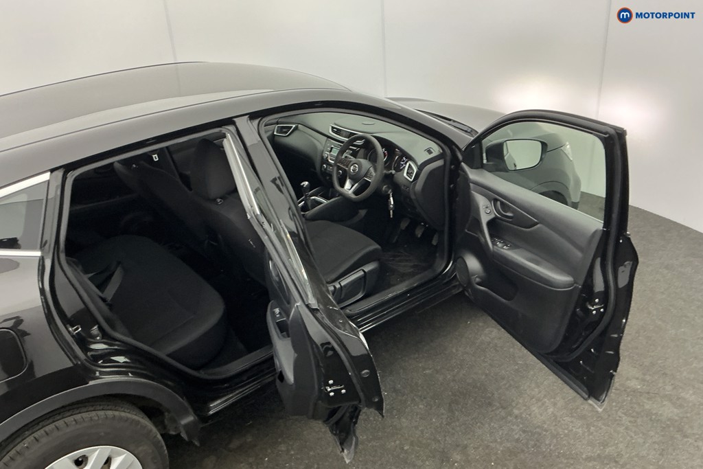 Nissan Qashqai Visia Manual Petrol SUV - Stock Number (1621943) - 5th supplementary image