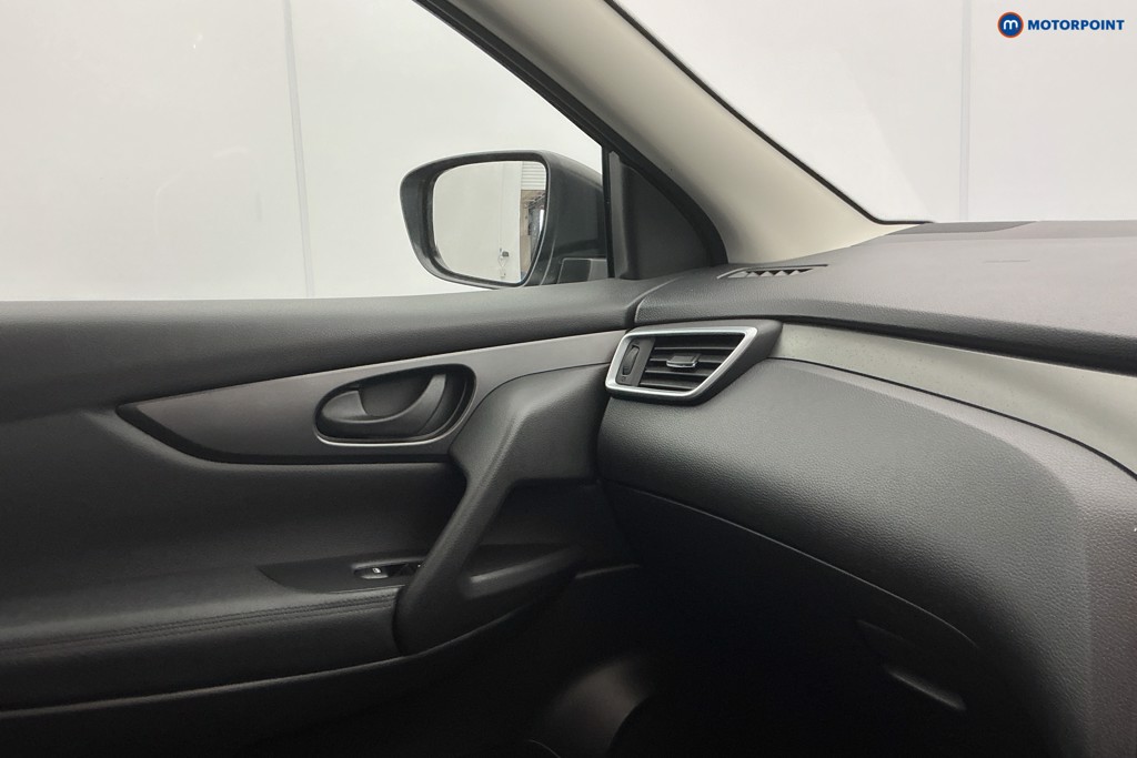 Nissan Qashqai Visia Manual Petrol SUV - Stock Number (1621943) - 23rd supplementary image