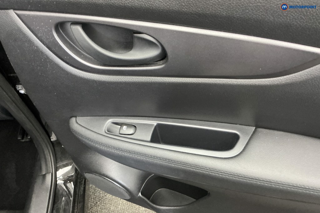 Nissan Qashqai Visia Manual Petrol SUV - Stock Number (1621943) - 30th supplementary image