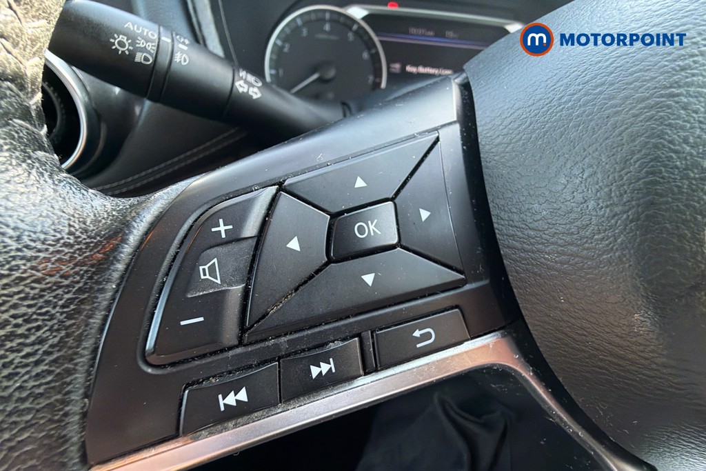 Nissan Juke N-Connecta Manual Petrol SUV - Stock Number (1623470) - 3rd supplementary image