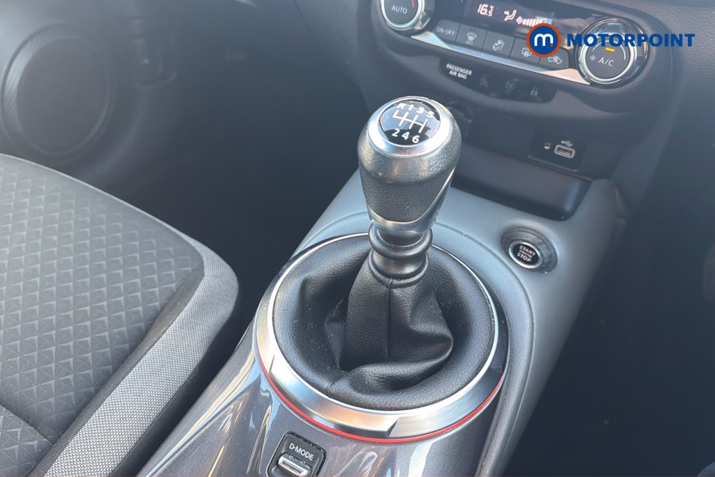 Nissan Juke N-Connecta Manual Petrol SUV - Stock Number (1623470) - 15th supplementary image