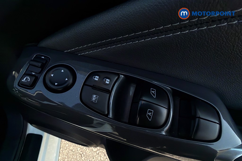 Nissan Juke N-Connecta Manual Petrol SUV - Stock Number (1623470) - 20th supplementary image