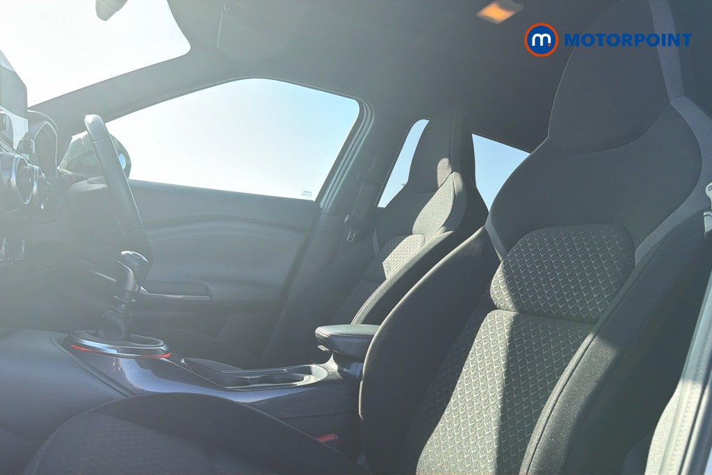 Nissan Juke N-Connecta Manual Petrol SUV - Stock Number (1623470) - 22nd supplementary image