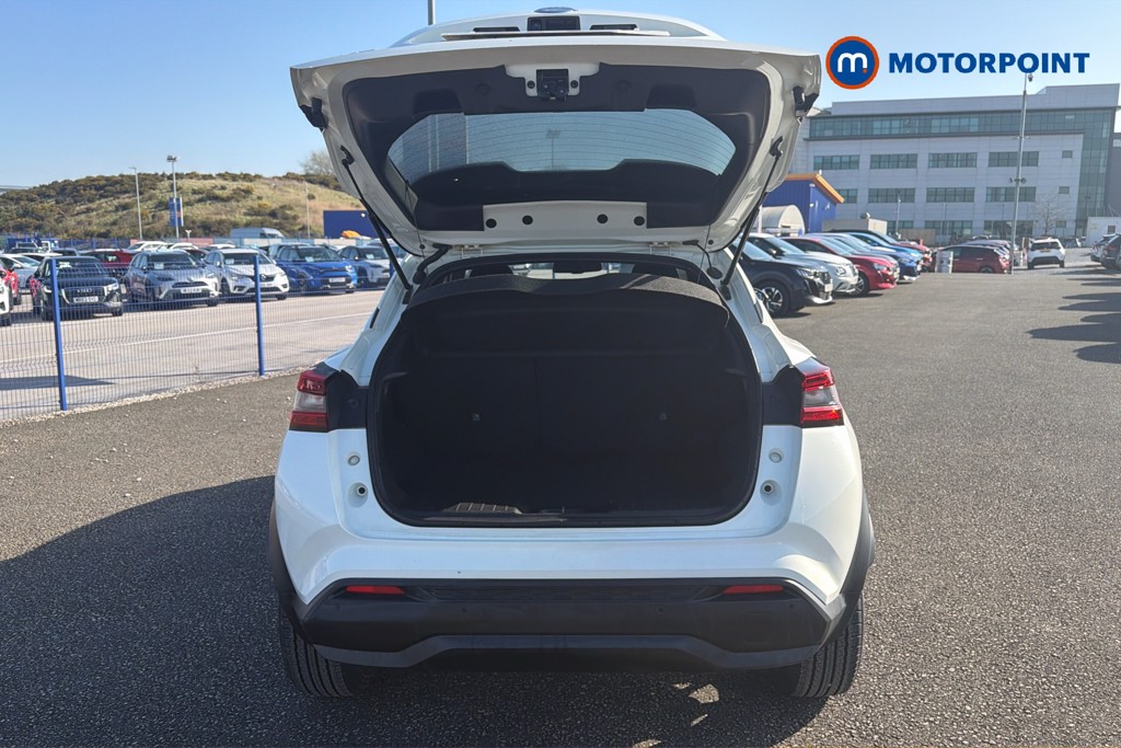 Nissan Juke N-Connecta Manual Petrol SUV - Stock Number (1623470) - 33rd supplementary image