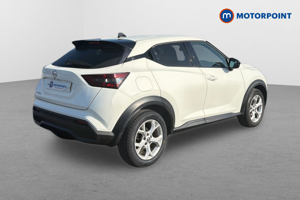 Nissan Juke N-Connecta Manual Petrol SUV - Stock Number (1623470) - Drivers side rear corner
