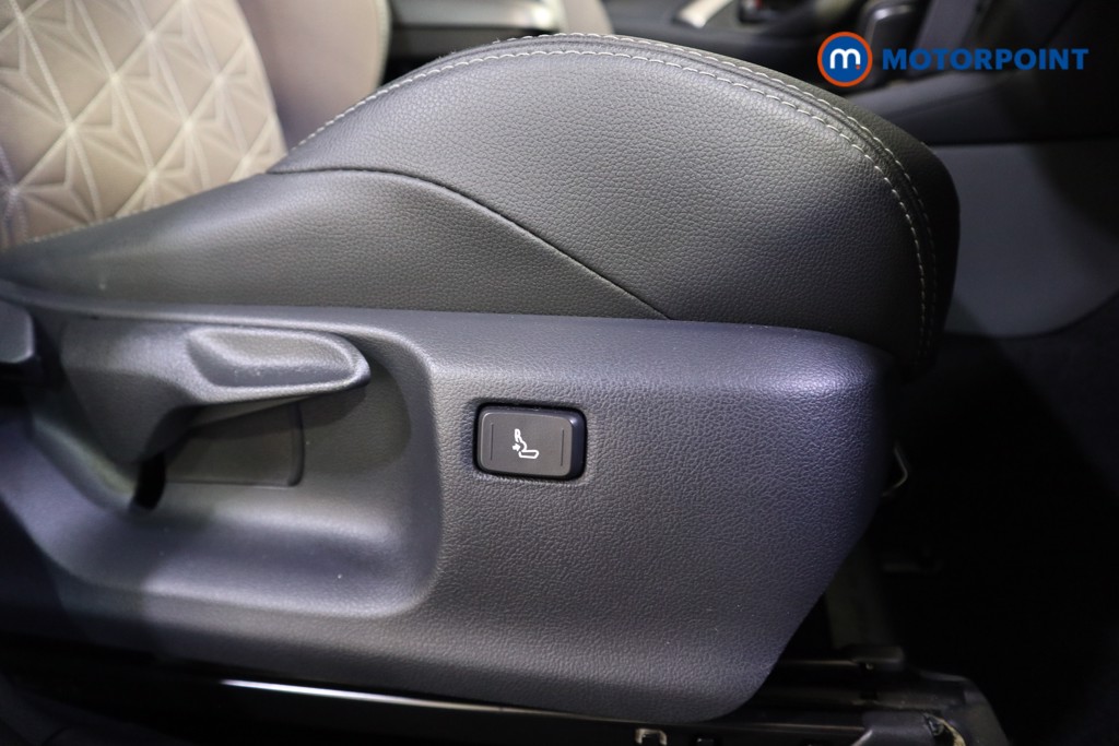 Toyota Yaris Cross Excel Automatic Petrol-Electric Hybrid Estate - Stock Number (1625268) - 16th supplementary image