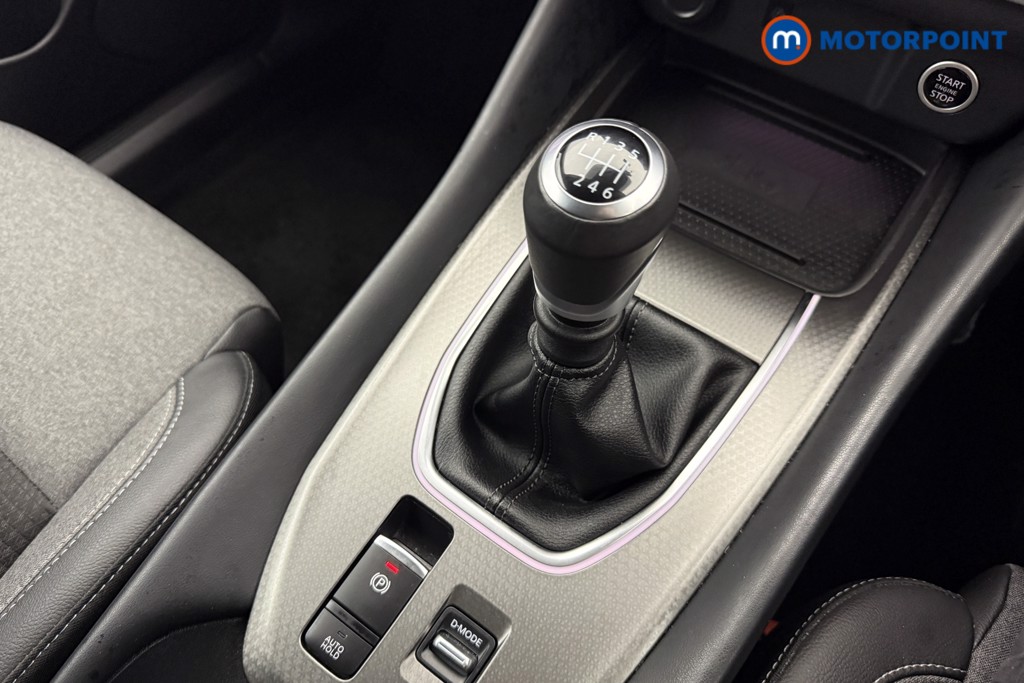 Nissan Qashqai N-Connecta Manual Petrol SUV - Stock Number (1625778) - 5th supplementary image