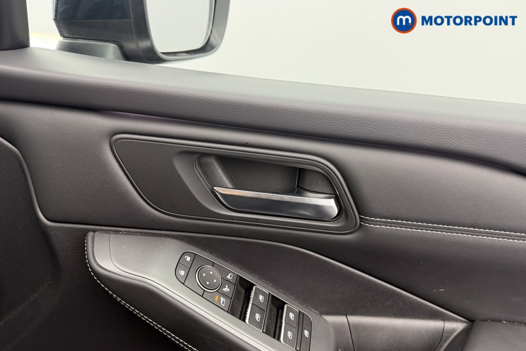 Nissan Qashqai N-Connecta Manual Petrol SUV - Stock Number (1625778) - 9th supplementary image
