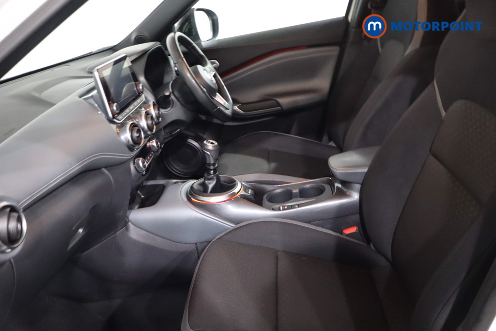 Nissan Juke N-Connecta Manual Petrol SUV - Stock Number (1626391) - 4th supplementary image