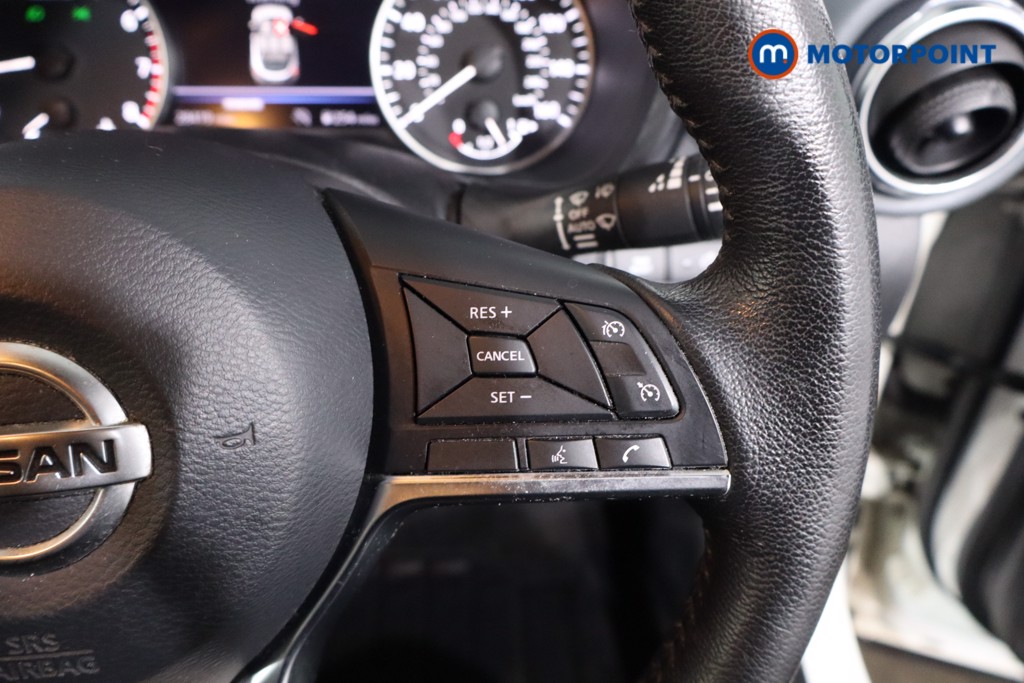 Nissan Juke N-Connecta Manual Petrol SUV - Stock Number (1626391) - 8th supplementary image