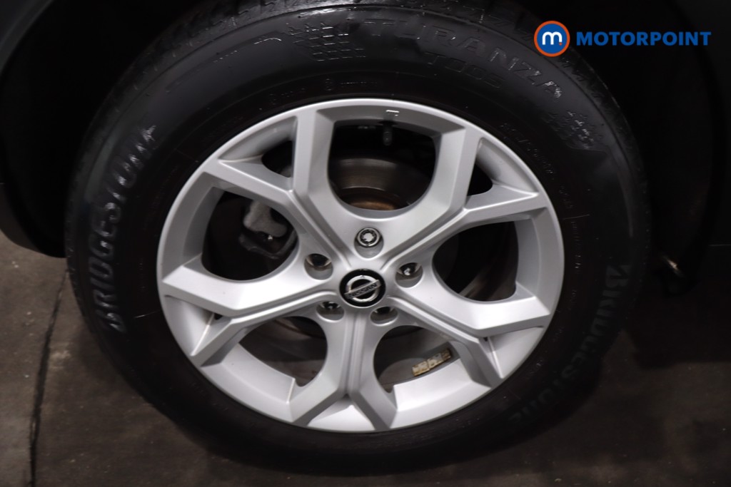 Nissan Juke N-Connecta Manual Petrol SUV - Stock Number (1626391) - 9th supplementary image