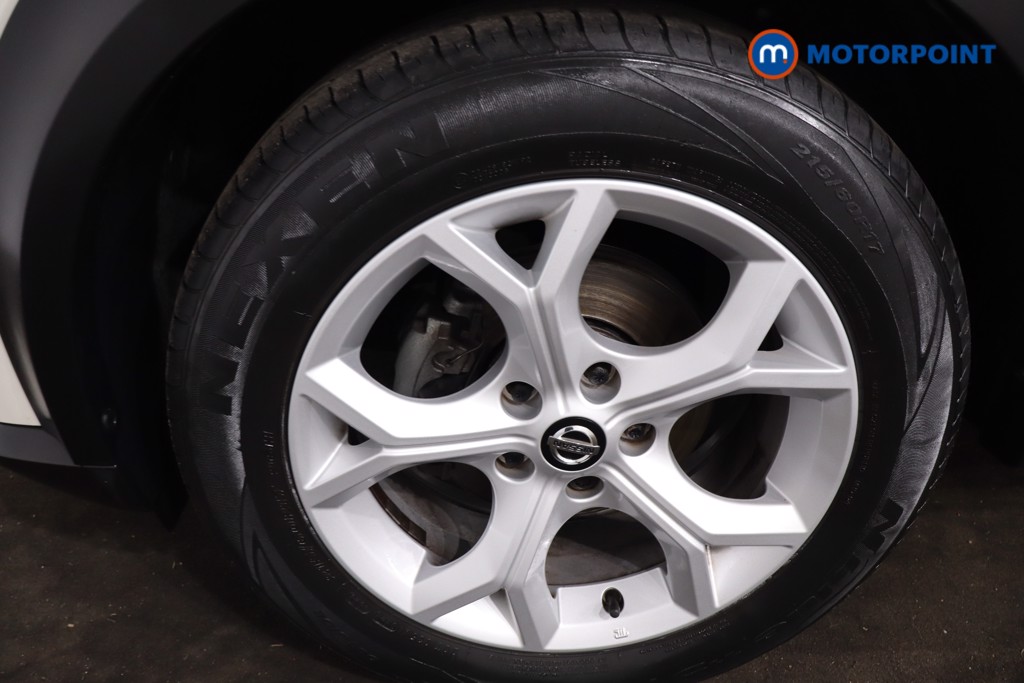 Nissan Juke N-Connecta Manual Petrol SUV - Stock Number (1626391) - 11th supplementary image