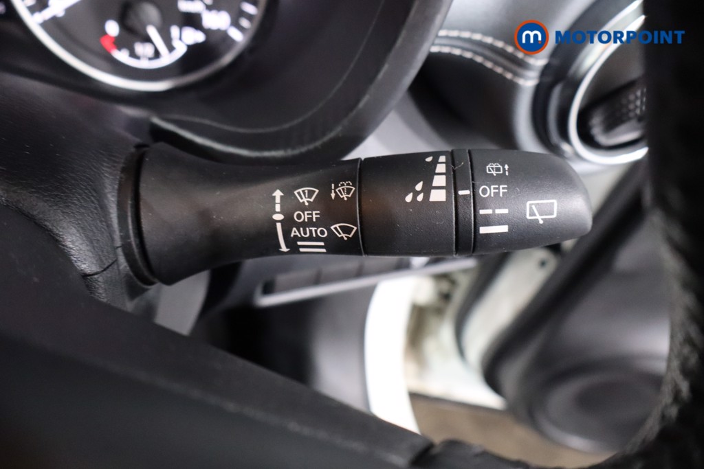 Nissan Juke N-Connecta Manual Petrol SUV - Stock Number (1626391) - 15th supplementary image