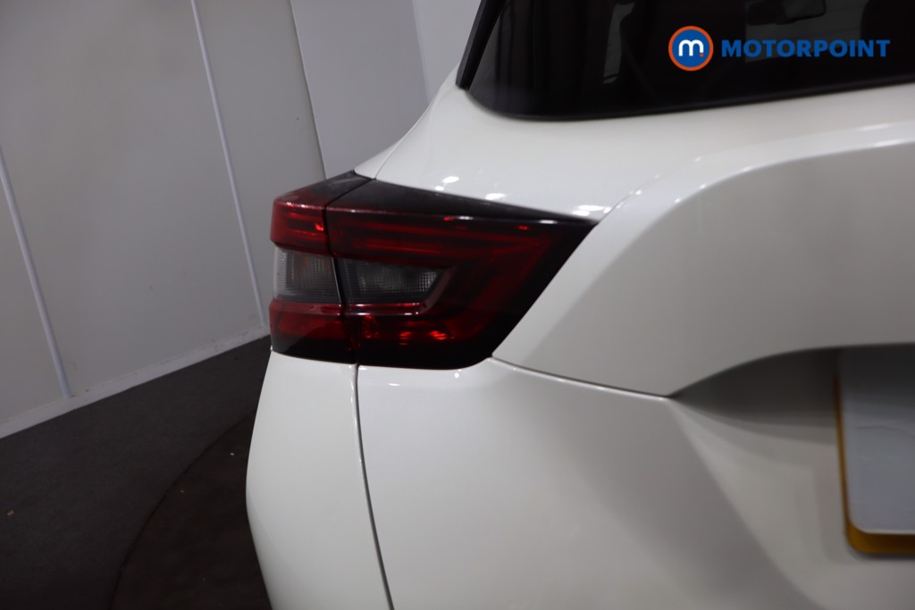 Nissan Juke N-Connecta Manual Petrol SUV - Stock Number (1626391) - 33rd supplementary image