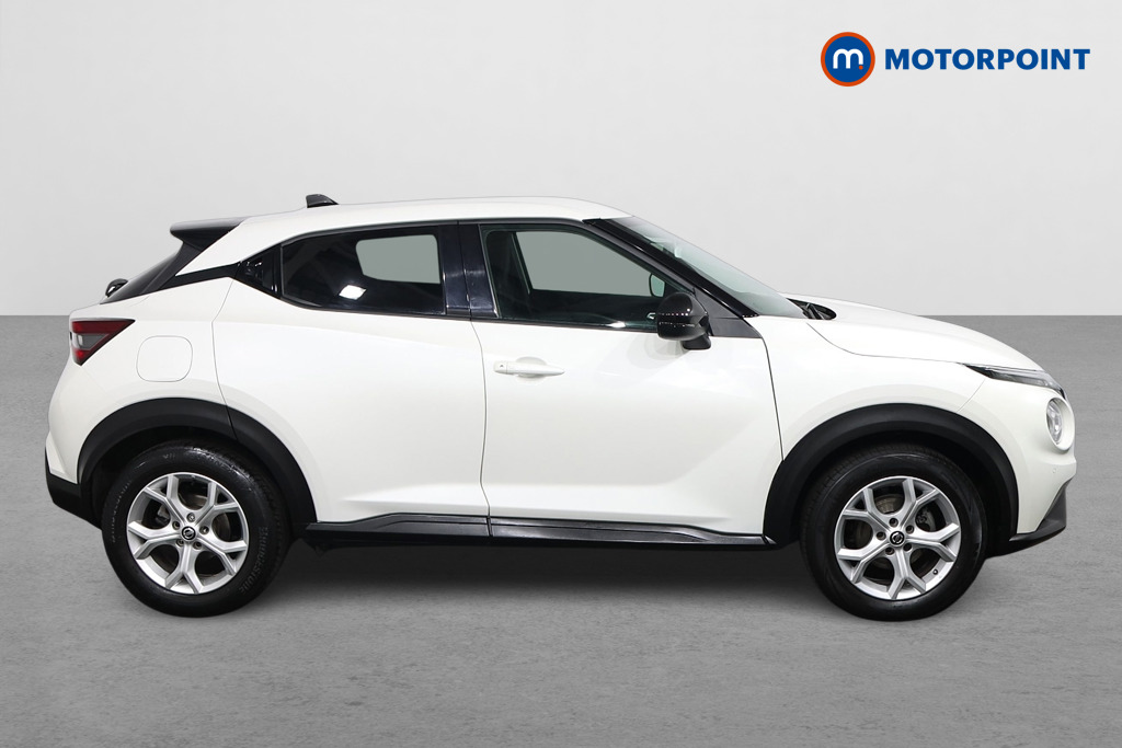 Nissan Juke N-Connecta Manual Petrol SUV - Stock Number (1626391) - Drivers side