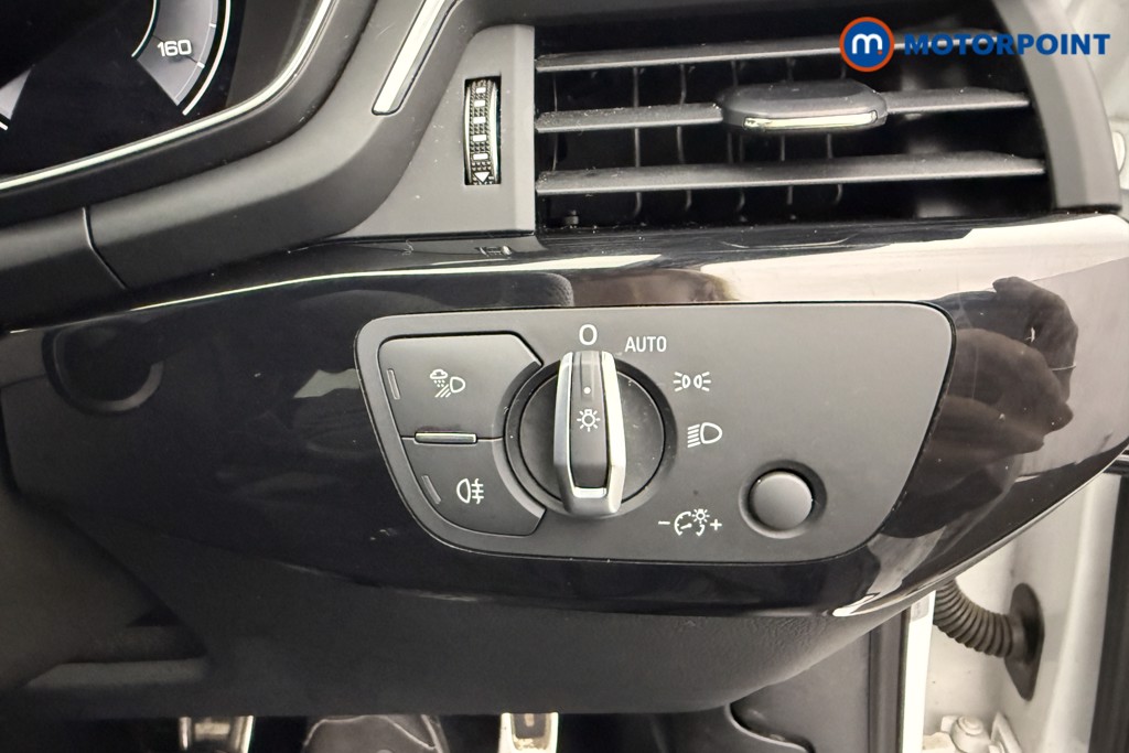 Audi A4 Black Edition Manual Petrol Estate - Stock Number (1626445) - 9th supplementary image