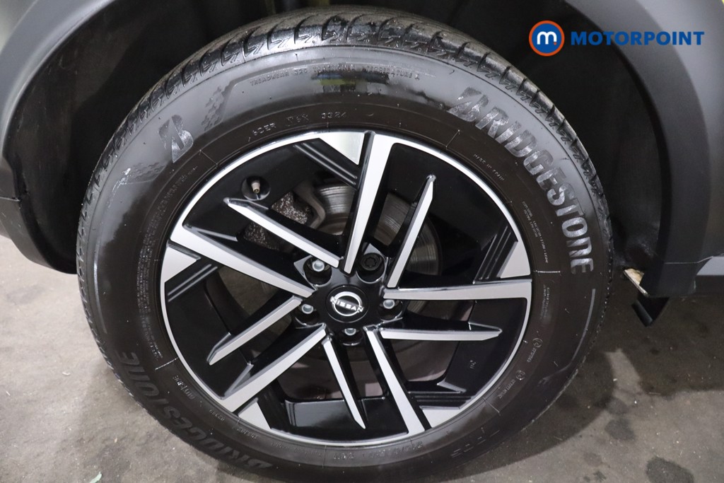 Nissan Juke N-Connecta Manual Petrol SUV - Stock Number (1610435) - 9th supplementary image
