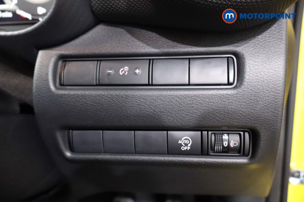 Nissan Juke N-Connecta Manual Petrol SUV - Stock Number (1610435) - 17th supplementary image