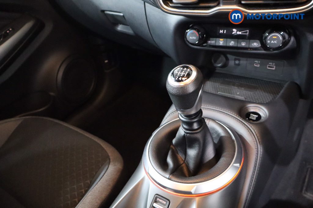 Nissan Juke N-Connecta Manual Petrol SUV - Stock Number (1610435) - 18th supplementary image