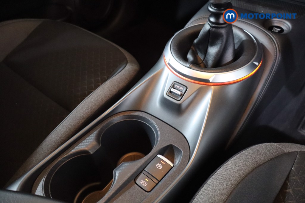 Nissan Juke N-Connecta Manual Petrol SUV - Stock Number (1610435) - 19th supplementary image
