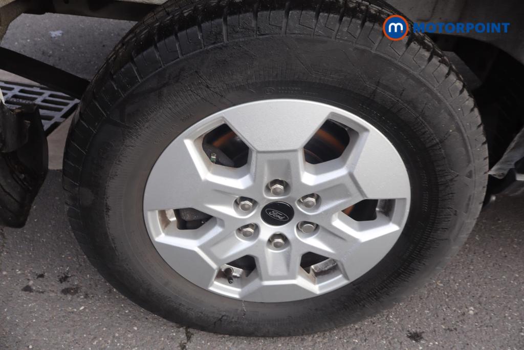 Ford Transit Limited Automatic Diesel Medium Roof Van - Stock Number (1611437) - 9th supplementary image