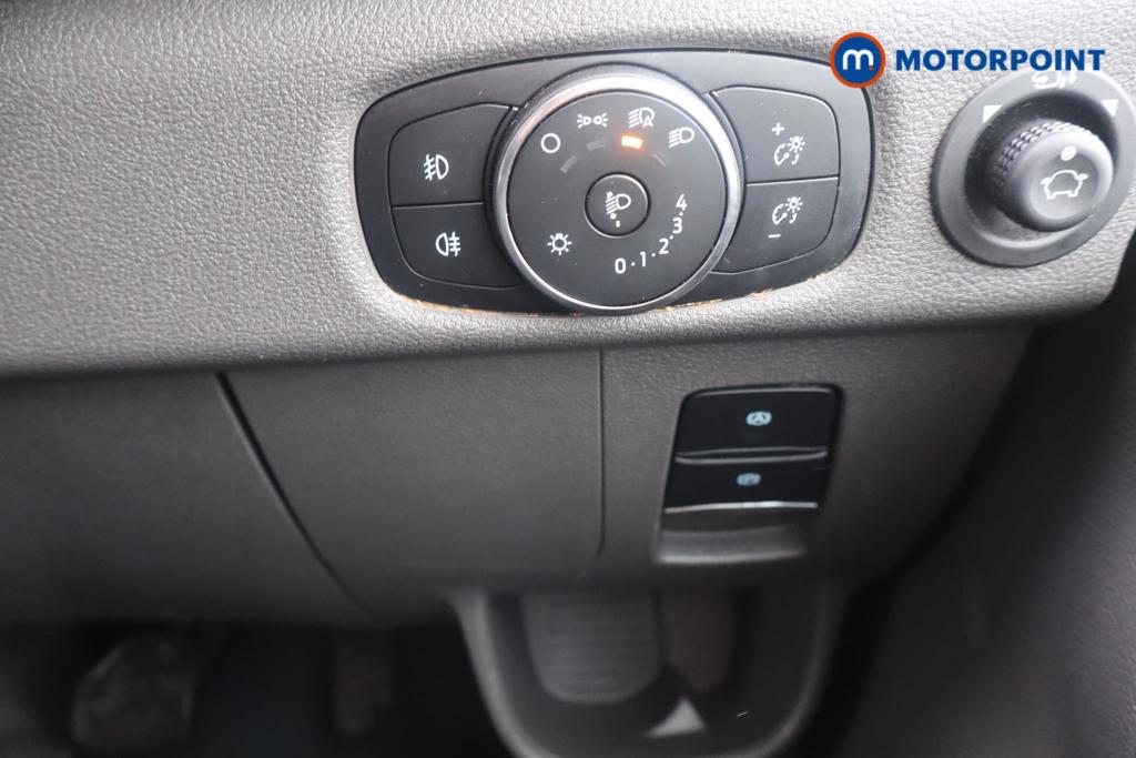 Ford Transit Limited Automatic Diesel Medium Roof Van - Stock Number (1611437) - 14th supplementary image