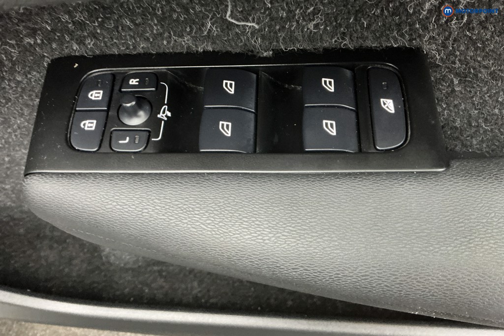 Volvo Xc40 R Design Automatic Petrol SUV - Stock Number (1613986) - 27th supplementary image