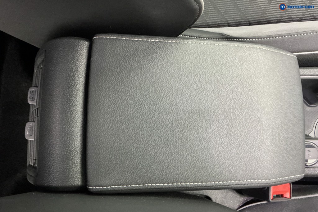 Volkswagen Golf R-Line Manual Petrol Hatchback - Stock Number (1615947) - 16th supplementary image