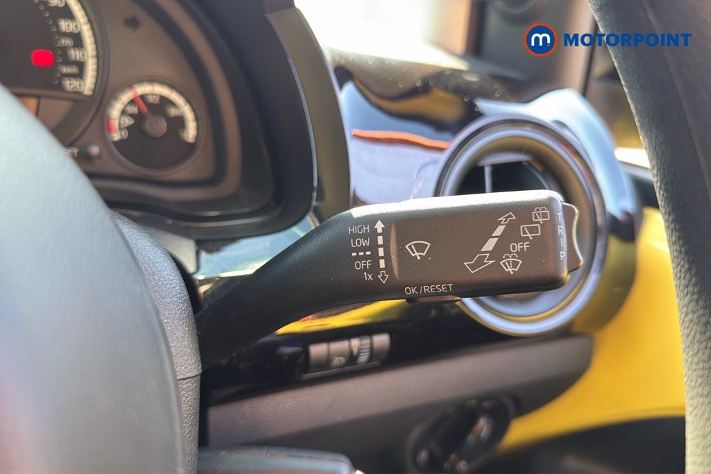 Volkswagen UP Look Up Manual Petrol Hatchback - Stock Number (1618807) - 7th supplementary image