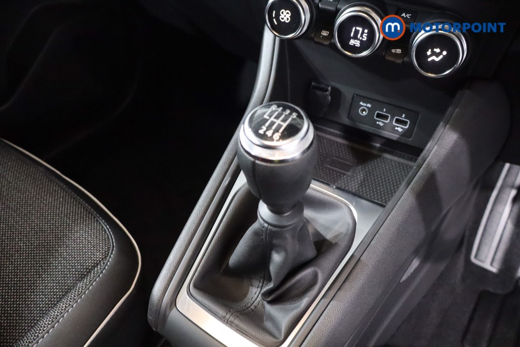 Renault Captur Techno Manual Petrol SUV - Stock Number (1619746) - 19th supplementary image