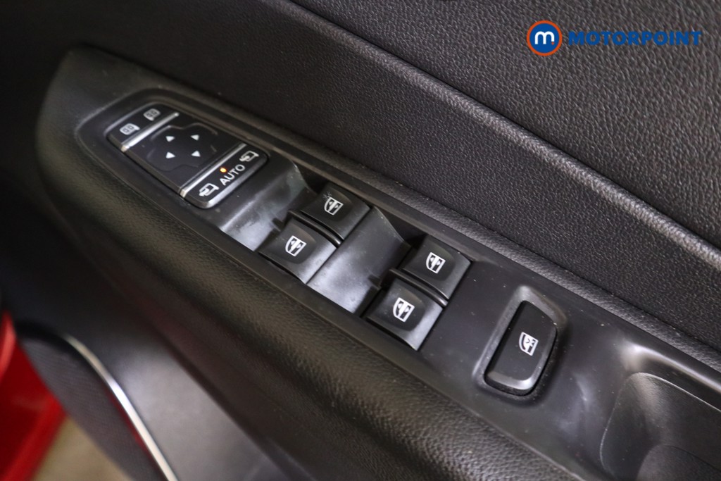 Renault Captur Iconic Manual Petrol SUV - Stock Number (1620709) - 12th supplementary image