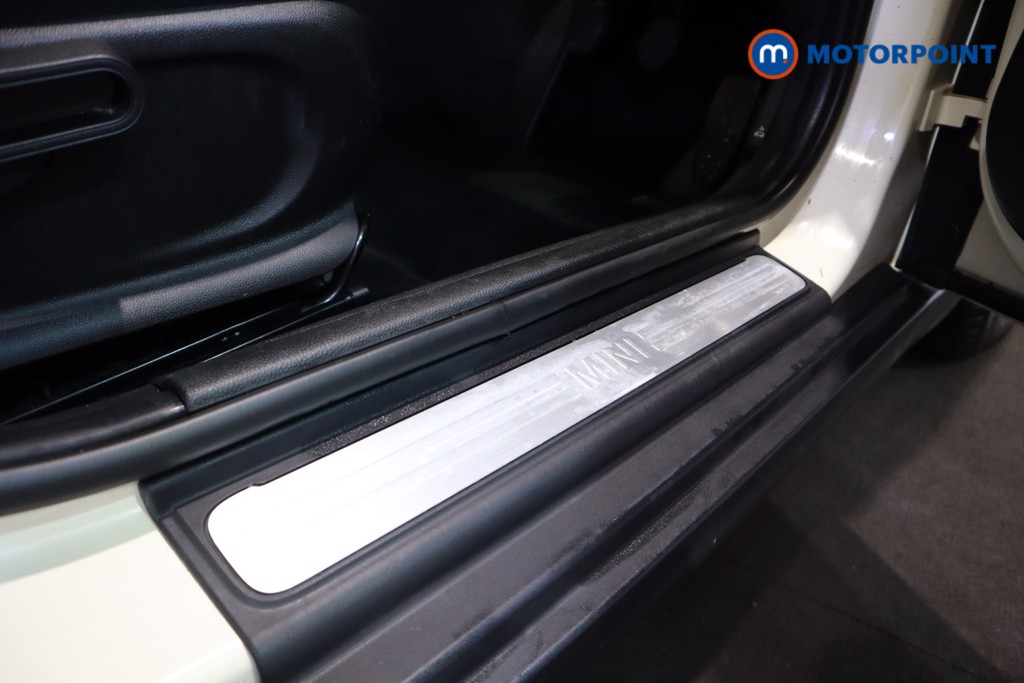 Mini Hatchback Cooper Classic Manual Petrol Hatchback - Stock Number (1620855) - 7th supplementary image