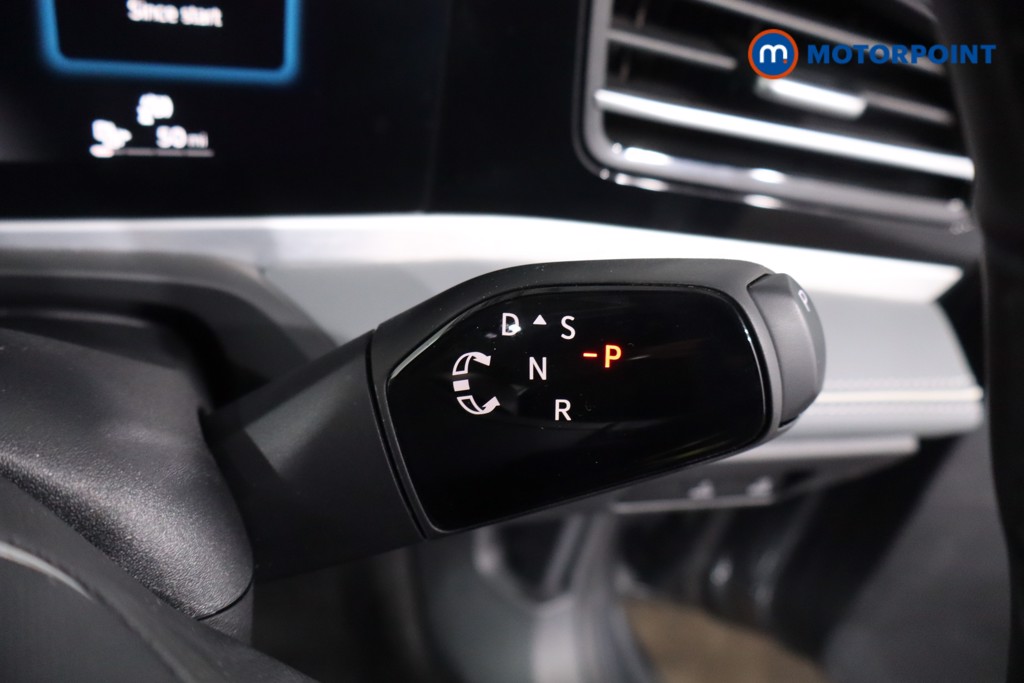 Volkswagen Passat Life Automatic Petrol Plug-In Hybrid Estate - Stock Number (1620872) - 15th supplementary image