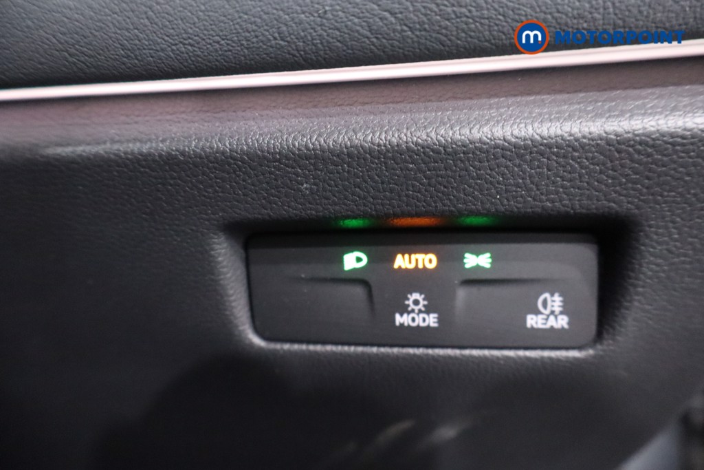 Volkswagen Passat Life Automatic Petrol Plug-In Hybrid Estate - Stock Number (1620872) - 17th supplementary image