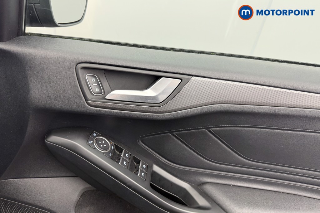 Ford Focus Titanium X Manual Petrol Hatchback - Stock Number (1623822) - 9th supplementary image