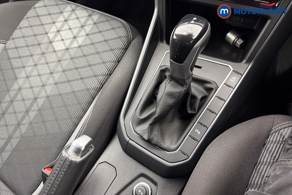 Volkswagen Polo R-Line Automatic Petrol Hatchback - Stock Number (1625777) - 4th supplementary image