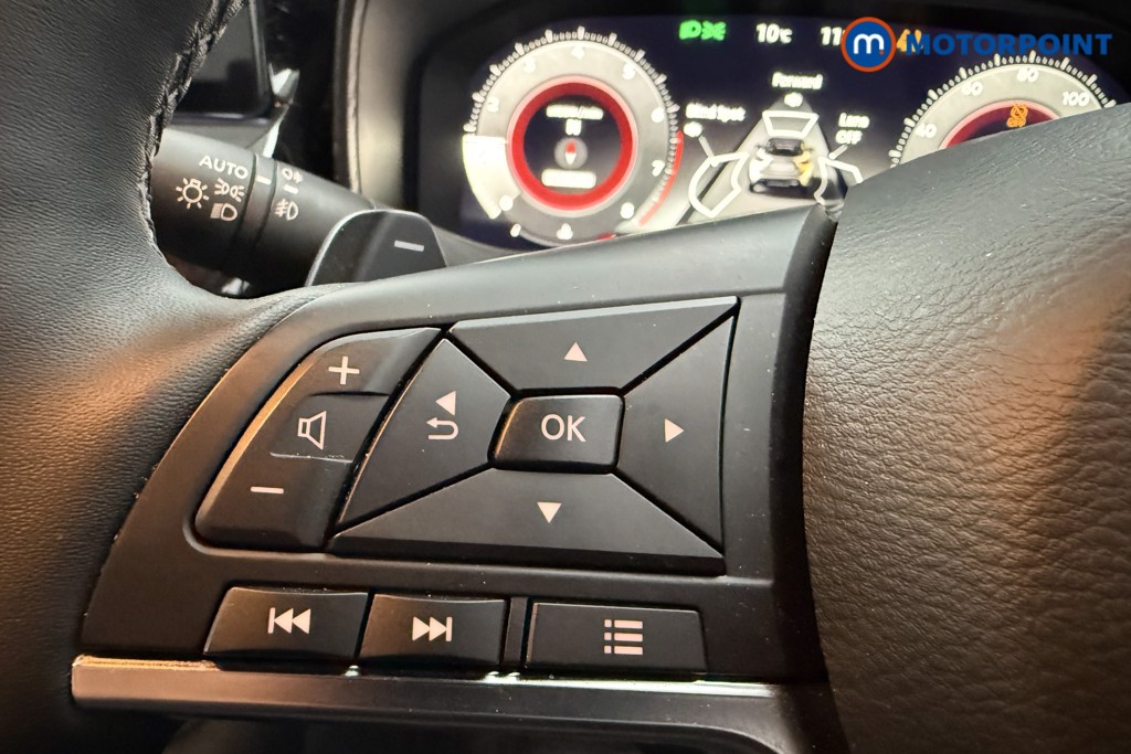 Nissan Juke Tekna Automatic Petrol SUV - Stock Number (1626139) - 4th supplementary image