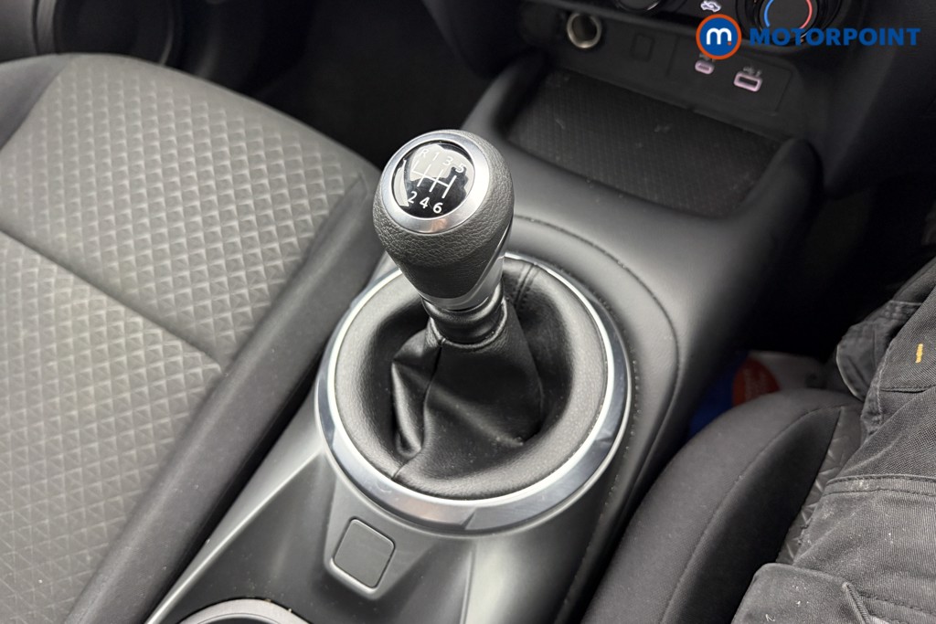 Nissan Juke Acenta Premium Manual Petrol SUV - Stock Number (1626598) - 4th supplementary image