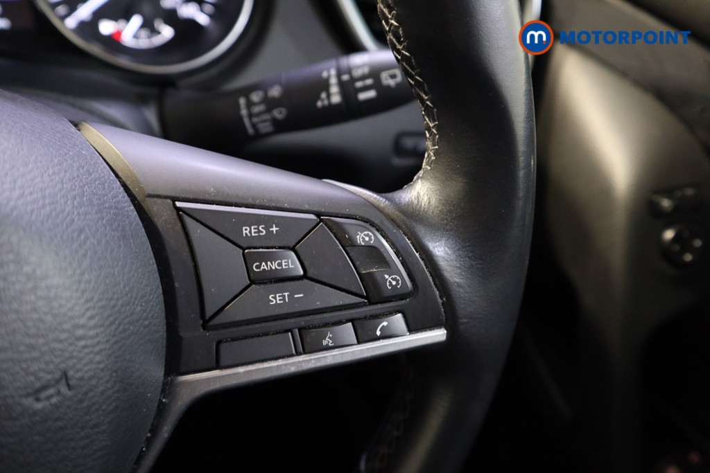 Nissan Qashqai N-Connecta Manual Petrol SUV - Stock Number (1615785) - 4th supplementary image