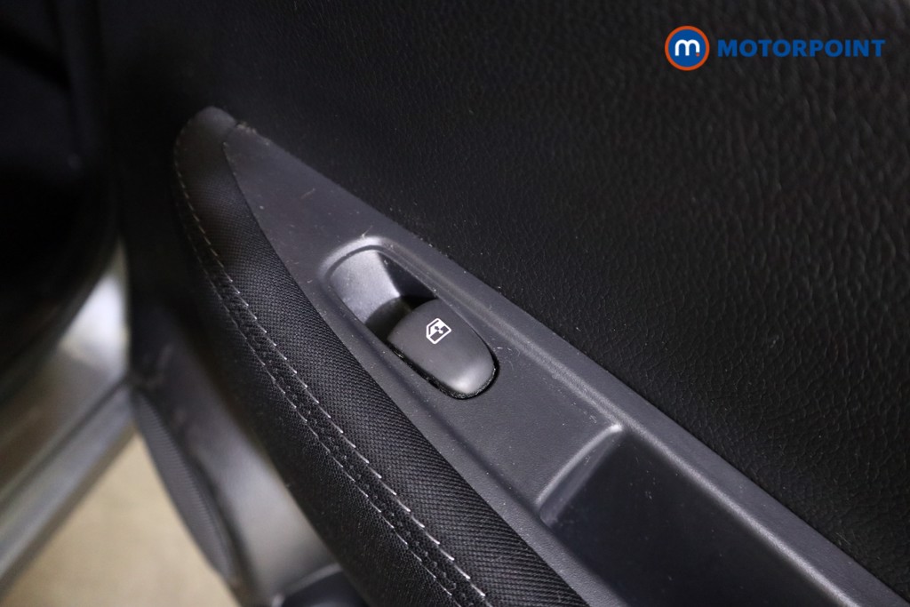 Nissan Qashqai N-Connecta Manual Petrol SUV - Stock Number (1615785) - 20th supplementary image