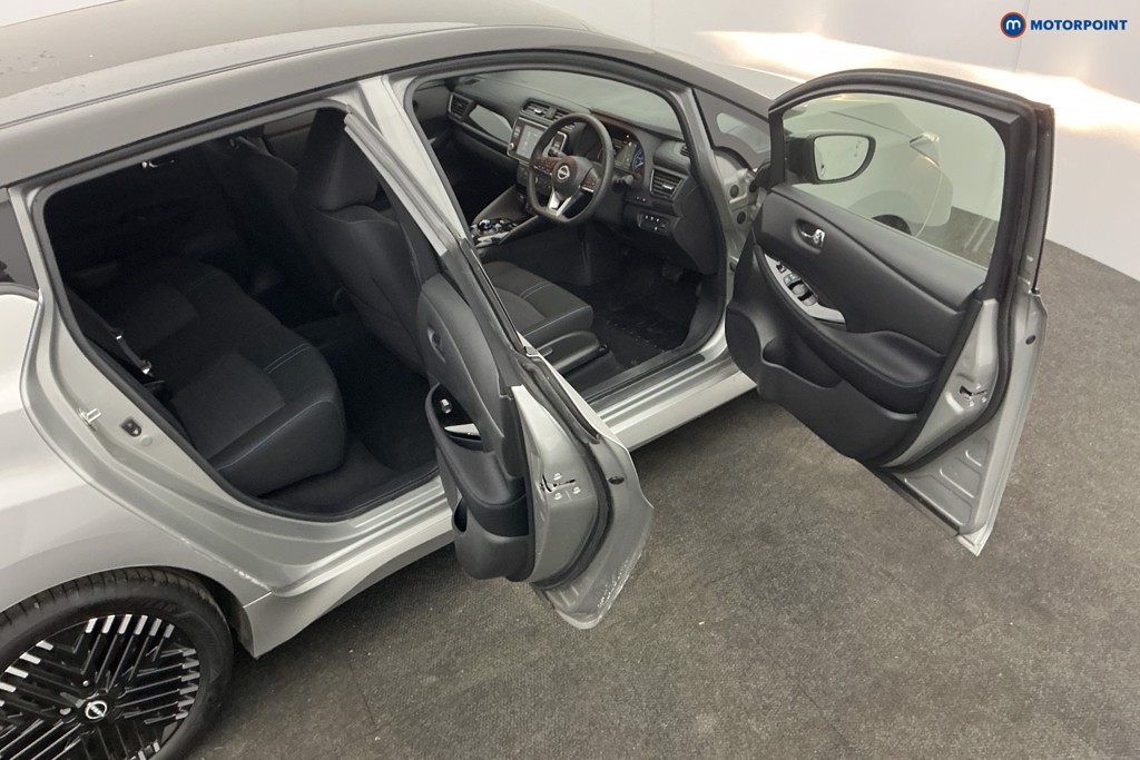 Nissan Leaf N-Connecta Automatic Electric Hatchback - Stock Number (1616096) - 5th supplementary image