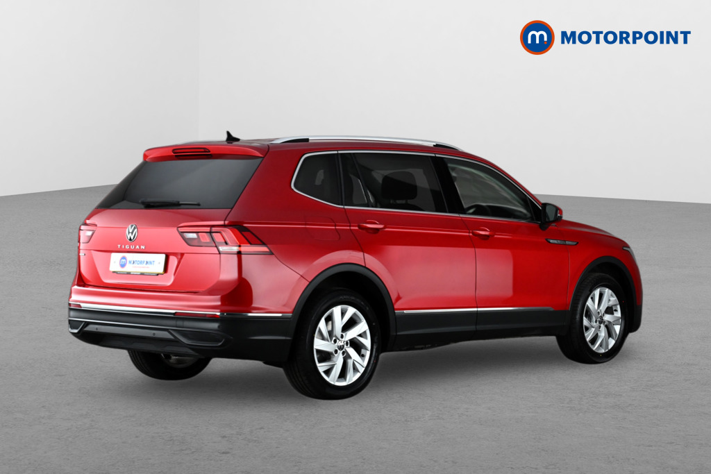 Volkswagen Tiguan Allspace Life Automatic Petrol SUV - Stock Number (1619017) - Drivers side rear corner