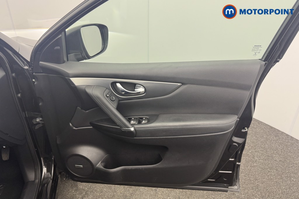 Nissan Qashqai Tekna Manual Petrol SUV - Stock Number (1620432) - 9th supplementary image
