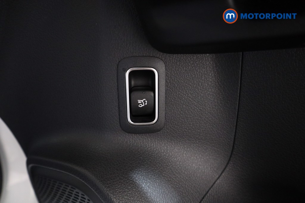 Mercedes-Benz GLA Sport Edition Automatic Petrol SUV - Stock Number (1621386) - 12th supplementary image