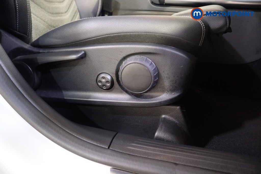 Mercedes-Benz GLA Sport Edition Automatic Petrol SUV - Stock Number (1621386) - 17th supplementary image