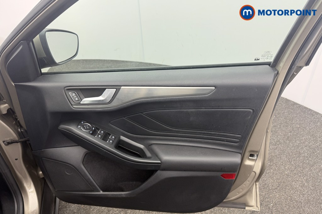 Ford Focus Titanium Manual Petrol Hatchback - Stock Number (1622536) - 1st supplementary image