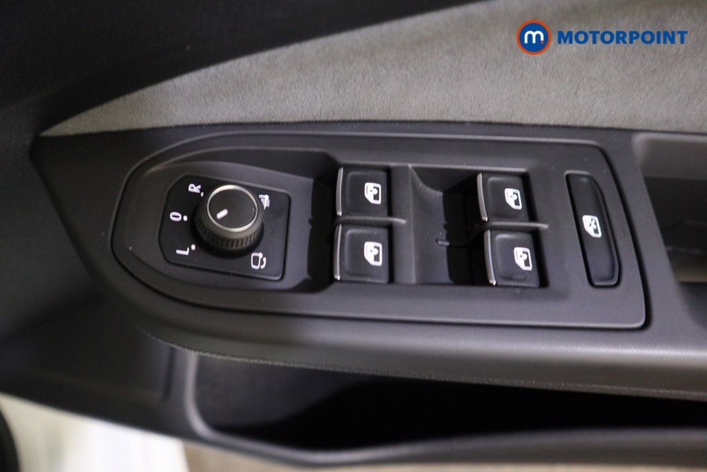 Volkswagen Golf R Automatic Petrol Hatchback - Stock Number (1625532) - 14th supplementary image