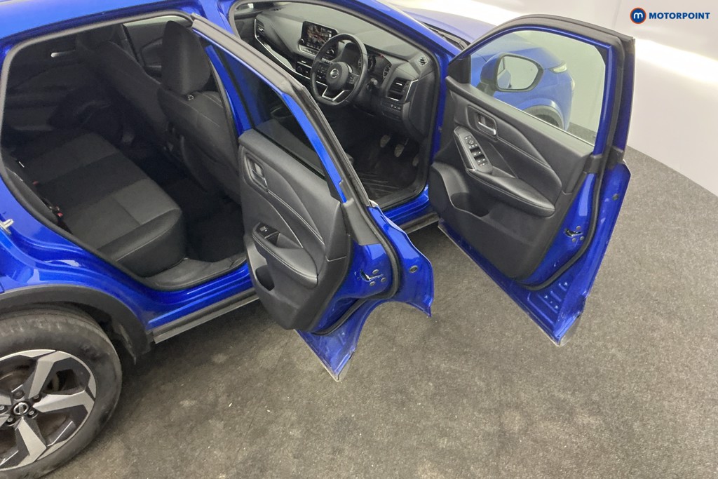 Nissan Qashqai N-Connecta Manual Petrol SUV - Stock Number (1616593) - 5th supplementary image