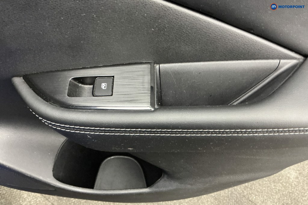 Nissan Qashqai N-Connecta Manual Petrol SUV - Stock Number (1616593) - 30th supplementary image
