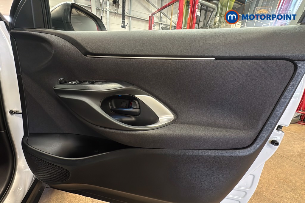 Toyota Yaris Cross Design Automatic Petrol-Electric Hybrid Estate - Stock Number (1626641) - 19th supplementary image